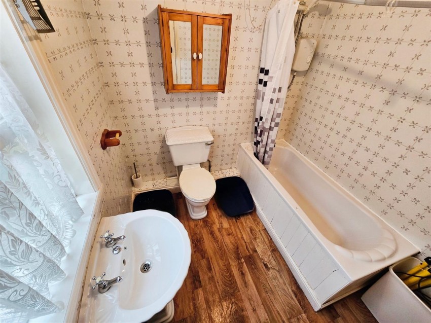 Images for Victoria Road, Rushden, Northants