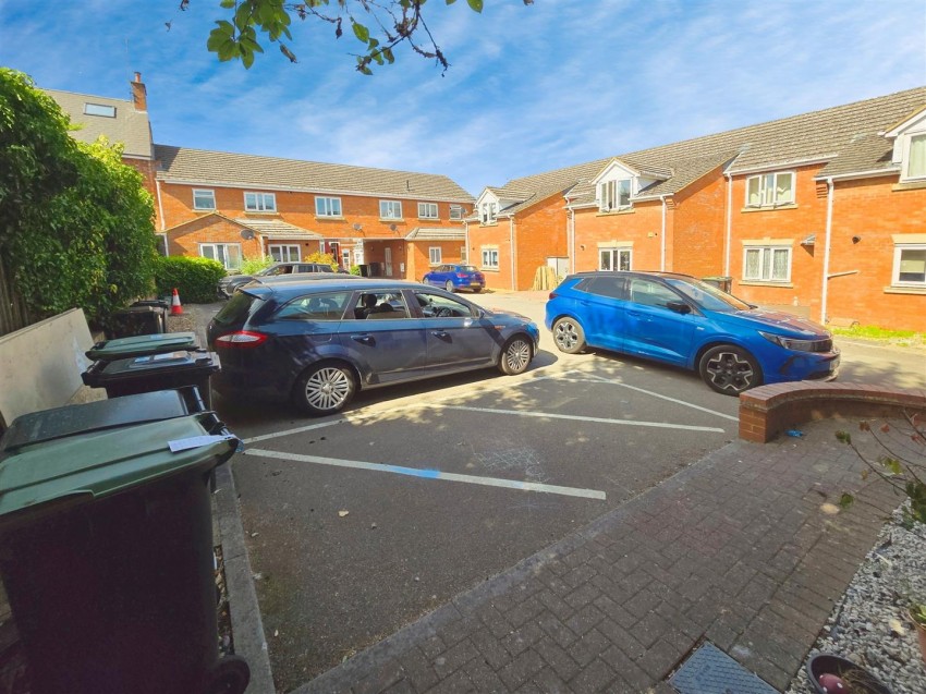 Images for Fitzwilliam Court, Rushden, Northants
