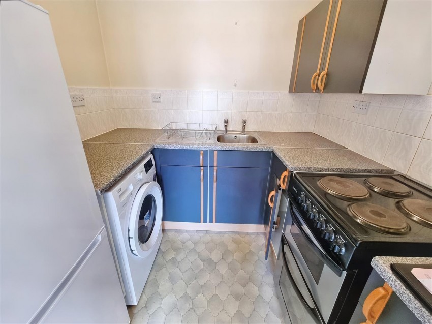 Images for Hadleigh House, Rectory Road, Rushden, Northants